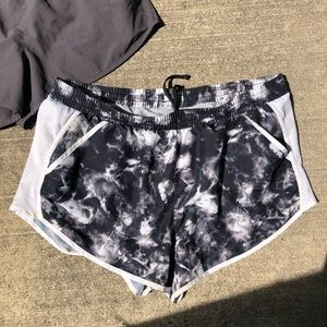 ✨SALE 2/$20 Under Armour Running Shorts w/ Pockets
